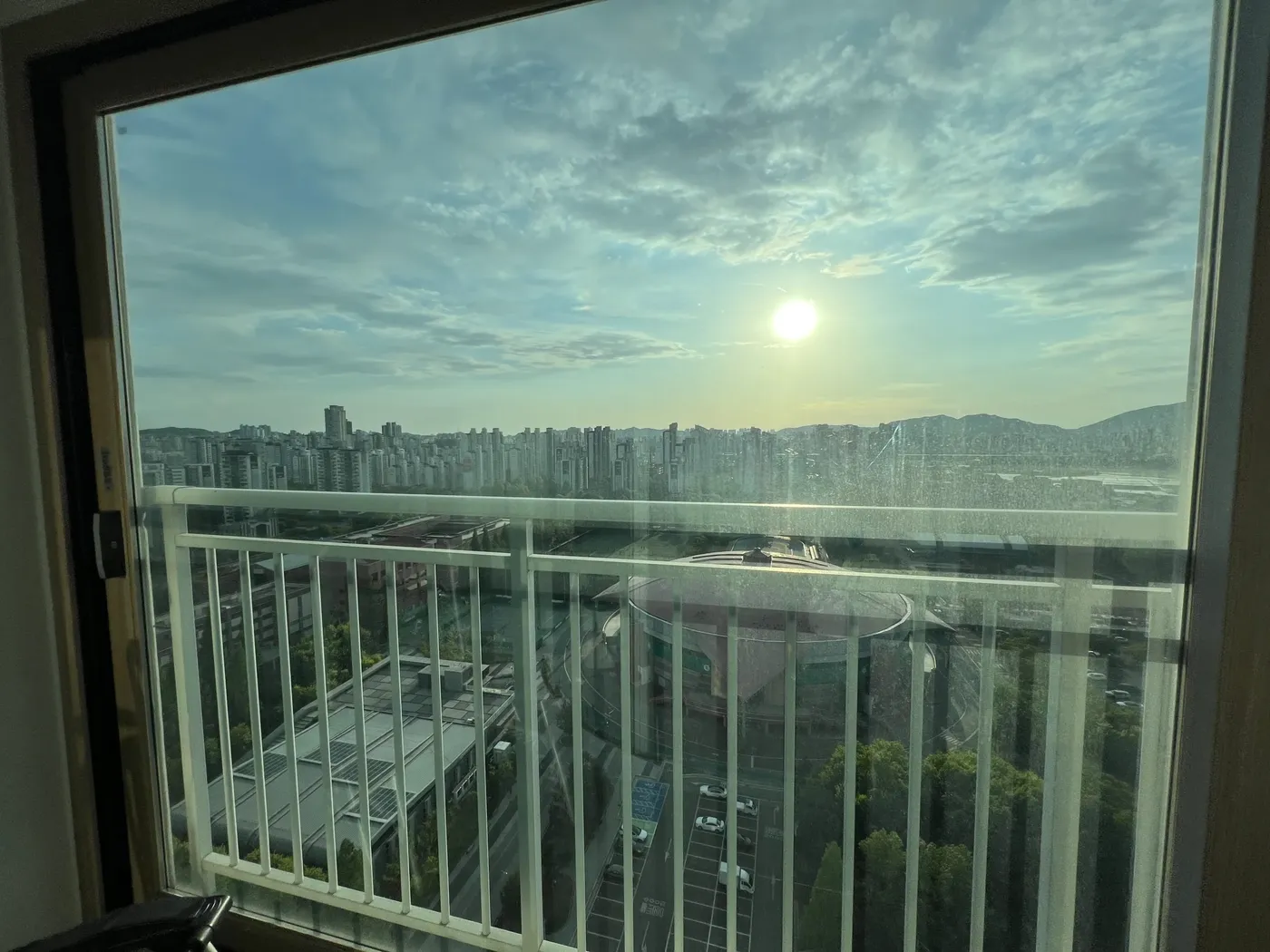 거실 통창 시공 모습