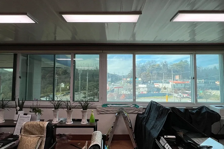 경기 김포 물류센터 사무동 통유리 시공 후 전경
