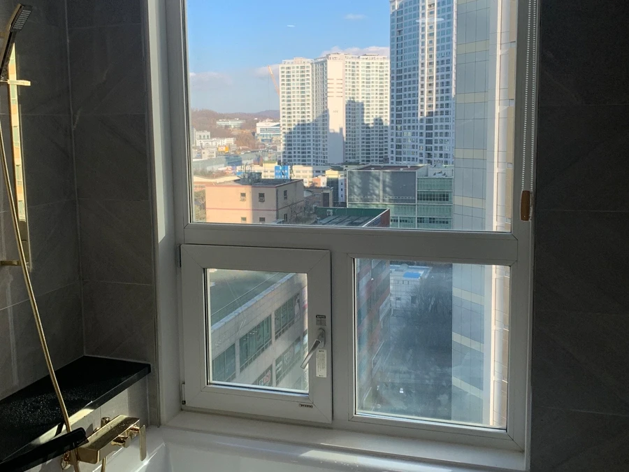 욕실 창문 단열필름 시공
